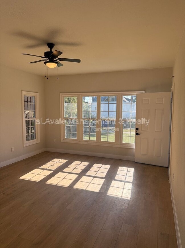 1607 W 49th St