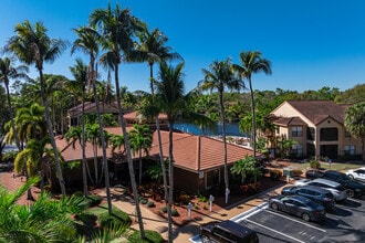 Oasis Naples in Naples, FL - Foto de edificio - Building Photo