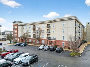 1241 Strassner Dr in Brentwood, MO - Foto de edificio - Building Photo