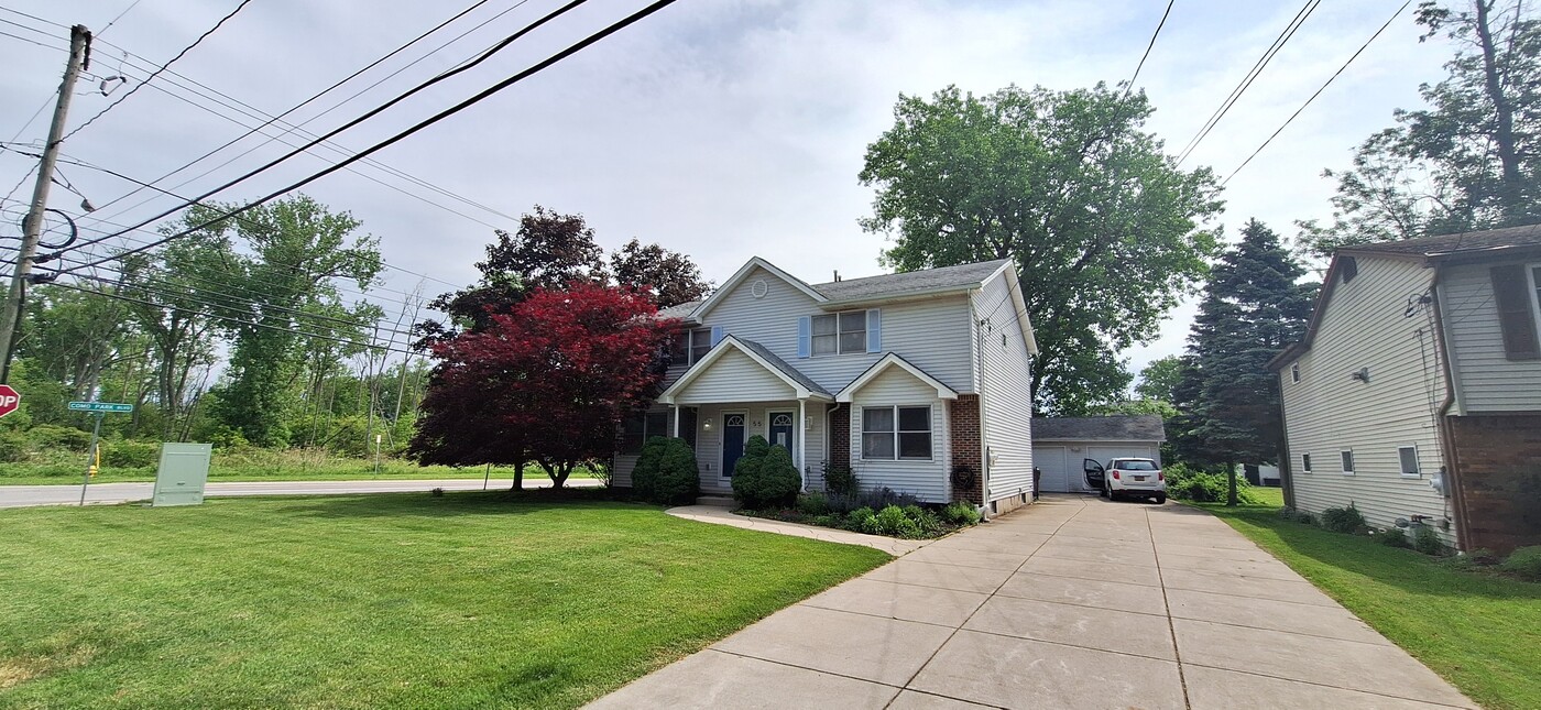 55 center ave, Unit Left in Cheektowaga, NY - Building Photo