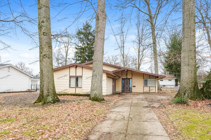 23983 Delmere Dr in North Olmsted, OH - Building Photo