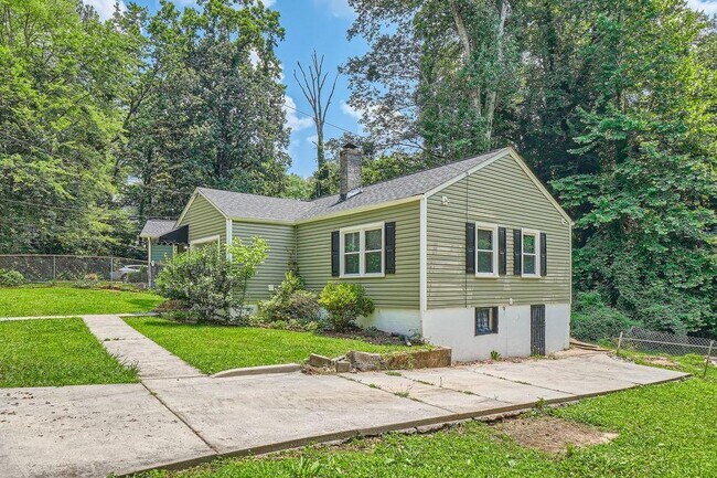 1744 S Olympian Way SW in Atlanta, GA - Building Photo - Building Photo