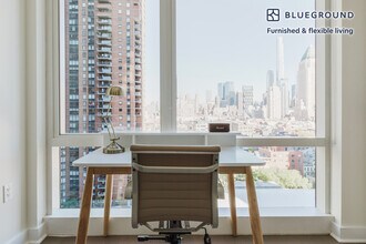 450 W 42nd St in New York, NY - Foto de edificio - Building Photo