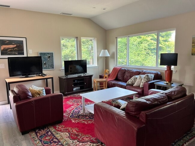 906 Mustang Ct, Unit A