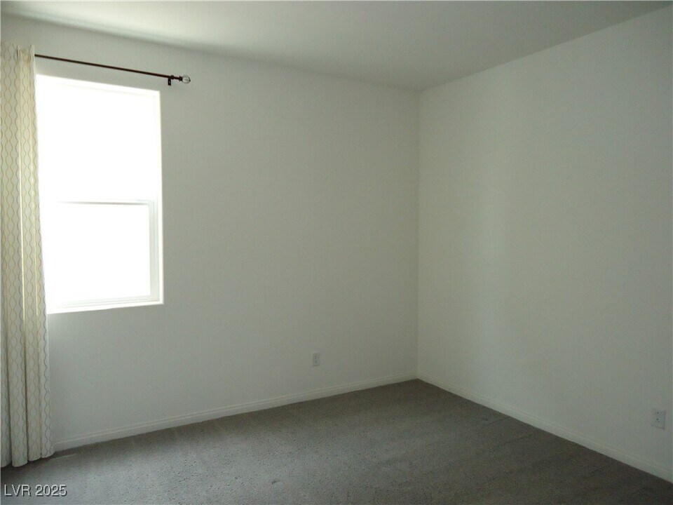 7619 W Mistral Ave in Las Vegas, NV - Foto de edificio