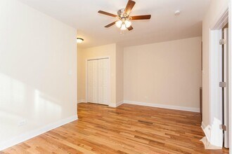 955 W Cornelia Ave, Unit 1D in Chicago, IL - Foto de edificio - Building Photo