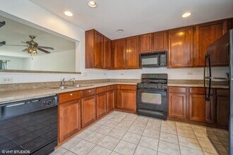 3388 Sanctuary Dr in Elgin, IL - Building Photo - Building Photo