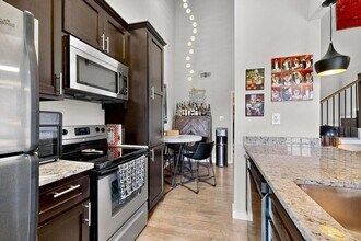 5981 Arapaho Rd in Dallas, TX - Foto de edificio - Building Photo