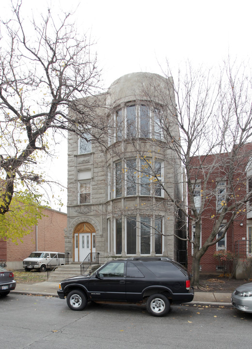 3353 S Indiana Ave in Chicago, IL - Building Photo