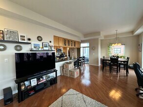 2337 W Wolfram St in Chicago, IL - Building Photo - Building Photo