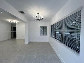 5271 SW 5th St in Coral Gables, FL - Building Photo - Building Photo