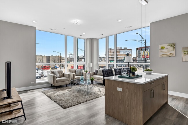 2406 W Armitage Ave in Chicago, IL - Foto de edificio - Building Photo