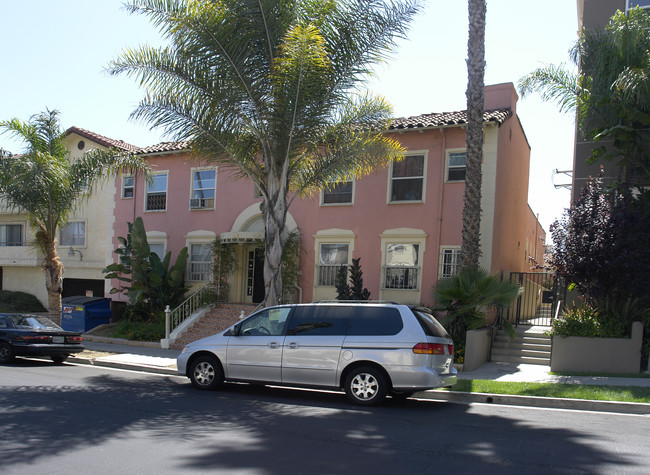 111 S Manhattan Pl in Los Angeles, CA - Foto de edificio - Building Photo