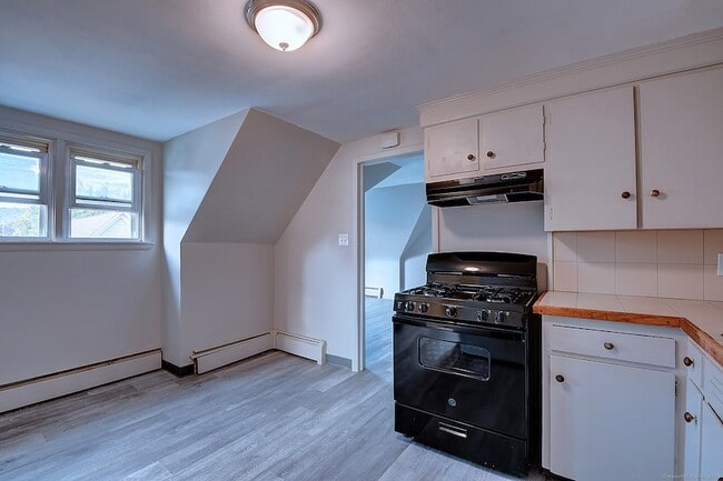 93 Meadow St in Naugatuck, CT - Building Photo - Building Photo