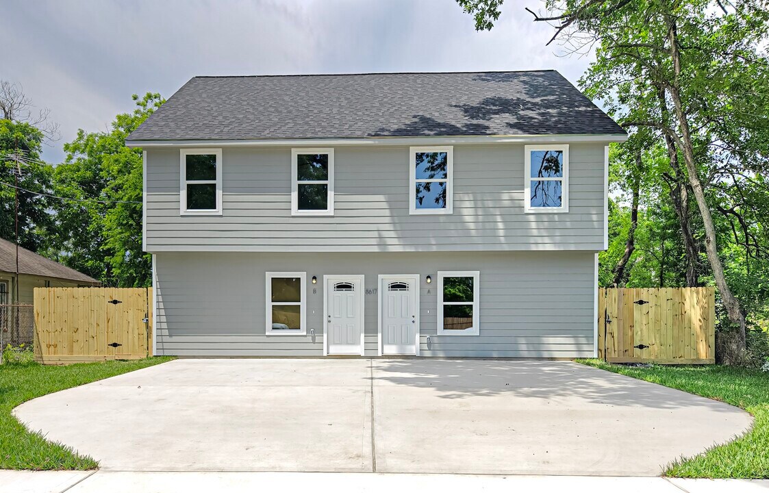 8617 Hoffman St in Houston, TX - Building Photo