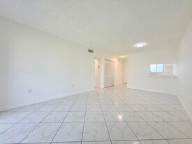 6106 Forest Hill Blvd in West Palm Beach, FL - Building Photo