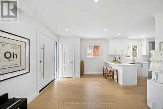 335 Gells Rd in Richmond Hill, ON - Building Photo - Building Photo