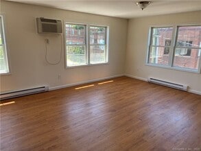 7 New St in Danbury, CT - Building Photo - Building Photo