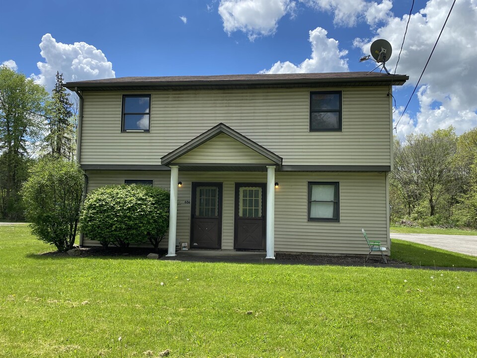 608 N 4 Mile Run Rd in Austintown, OH - Building Photo