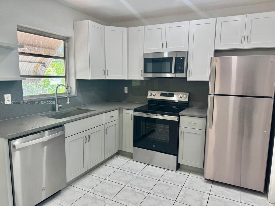1850 Arthur St in Hollywood, FL - Building Photo