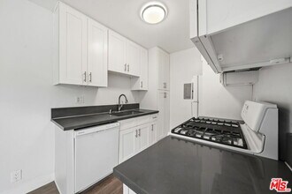 2636 Kansas Ave in Santa Monica, CA - Building Photo - Building Photo