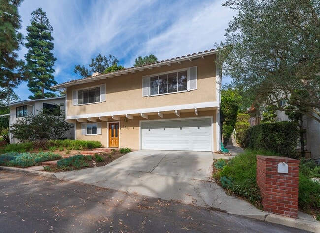 2221 Vía Alamitos in Palos Verdes Estates, CA - Building Photo - Building Photo