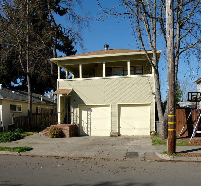 807 Howard St in Santa Rosa, CA - Building Photo - Building Photo