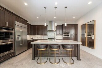 255 Sawbuck in Irvine, CA - Building Photo - Building Photo