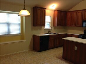 104 N Treasure Oaks Dr in Leander, TX - Building Photo - Building Photo