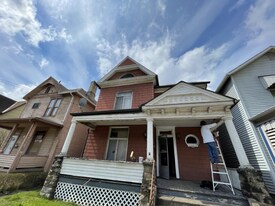 409 Larimer Ave in Turtle Creek, PA - Building Photo