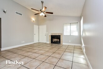 77 Parrish Ln in Las Vegas, NV - Building Photo - Building Photo