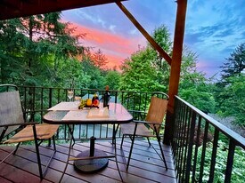 18 Northview Ct in Lake Oswego, OR - Building Photo