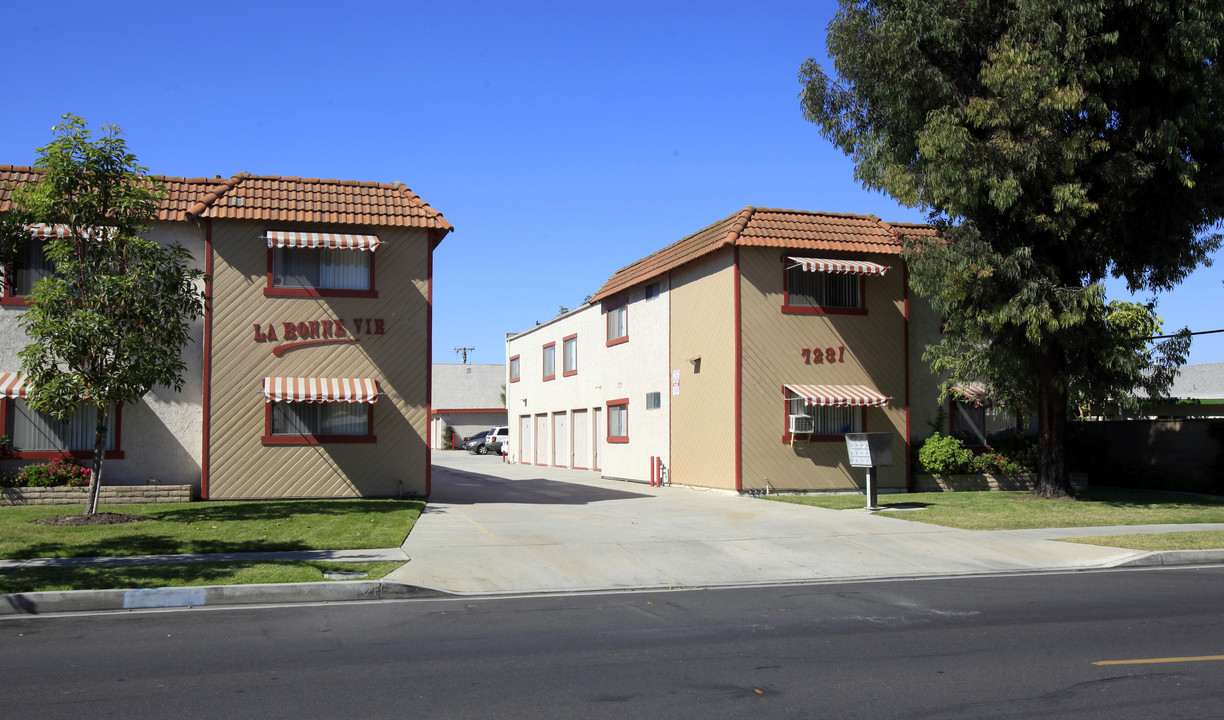 La Bonne Vie in Westminster, CA - Building Photo