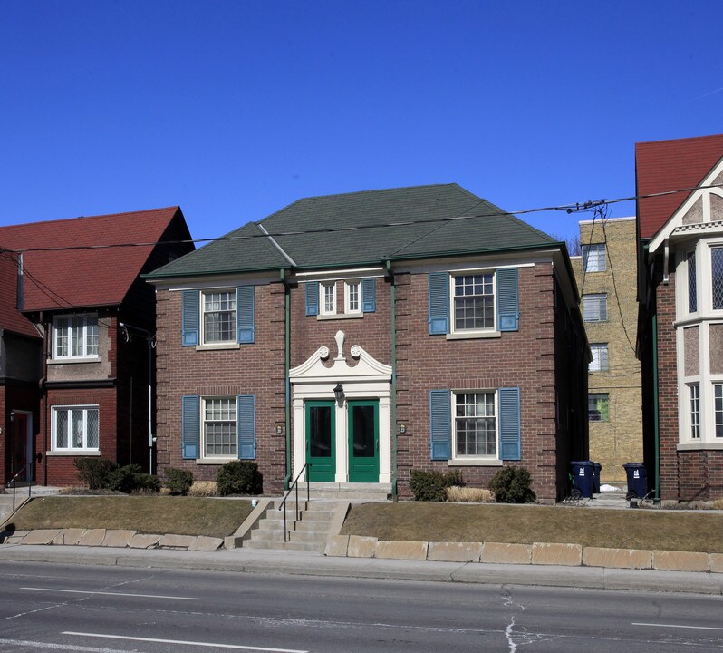 20-22 Lawrence Ave E in Toronto, ON - Building Photo