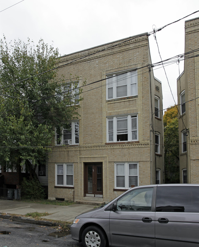 32 Corbin Ave in Jersey City, NJ - Building Photo - Building Photo