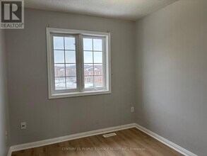 250 Richvale Dr S in Brampton, ON - Building Photo - Building Photo