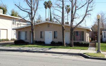 1551 N Arrowhead Ave in San Bernardino, CA - Foto de edificio - Building Photo