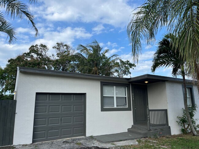 511 W Palm St in Lantana, FL - Building Photo - Building Photo