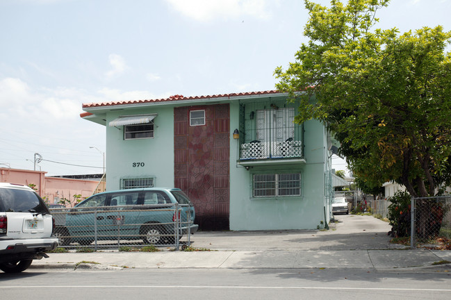 370 E 2nd St in Hialeah, FL - Building Photo - Building Photo