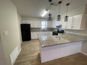 3001 E Price St in Laredo, TX - Building Photo - Building Photo