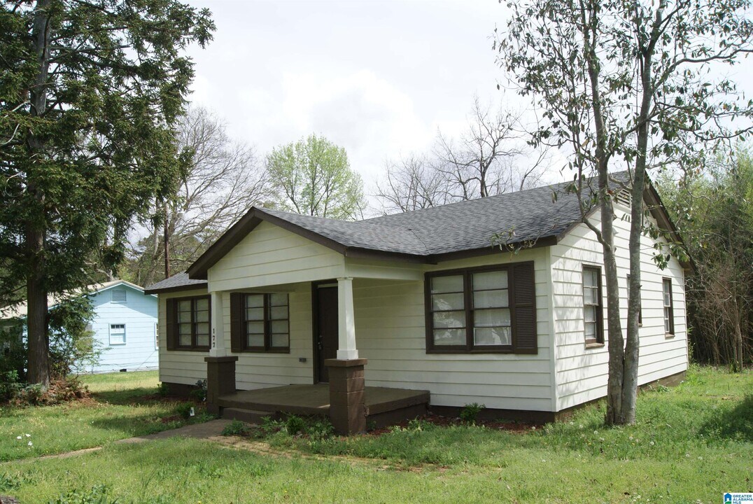 177 Shocco Springs Rd in Talladega, AL - Building Photo