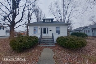 601 E 4th St in West Frankfort, IL - Building Photo