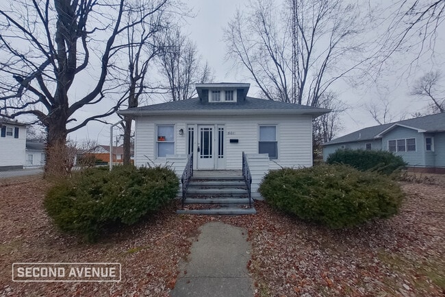 property at 601 E 4th St