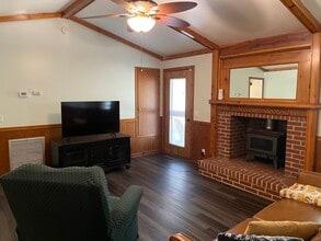 129 Hindman Ln in Brunswick, GA - Building Photo - Building Photo