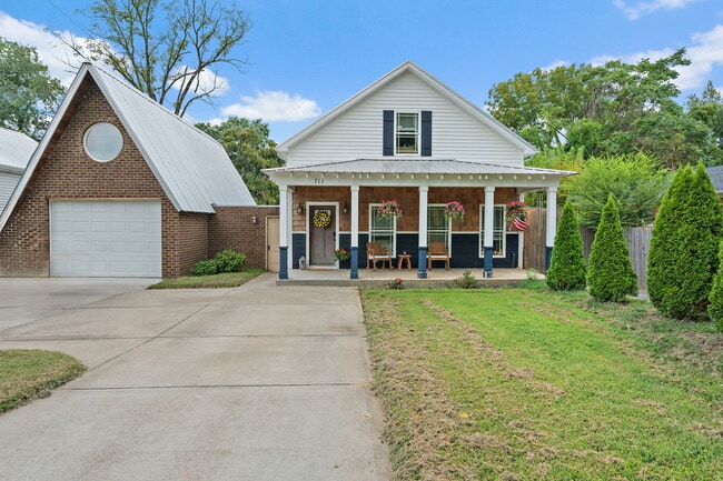 711 Courtland St