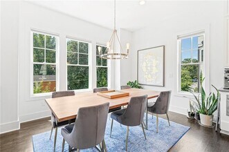 1801 Huntington Hills Ln NW in Atlanta, GA - Building Photo - Building Photo