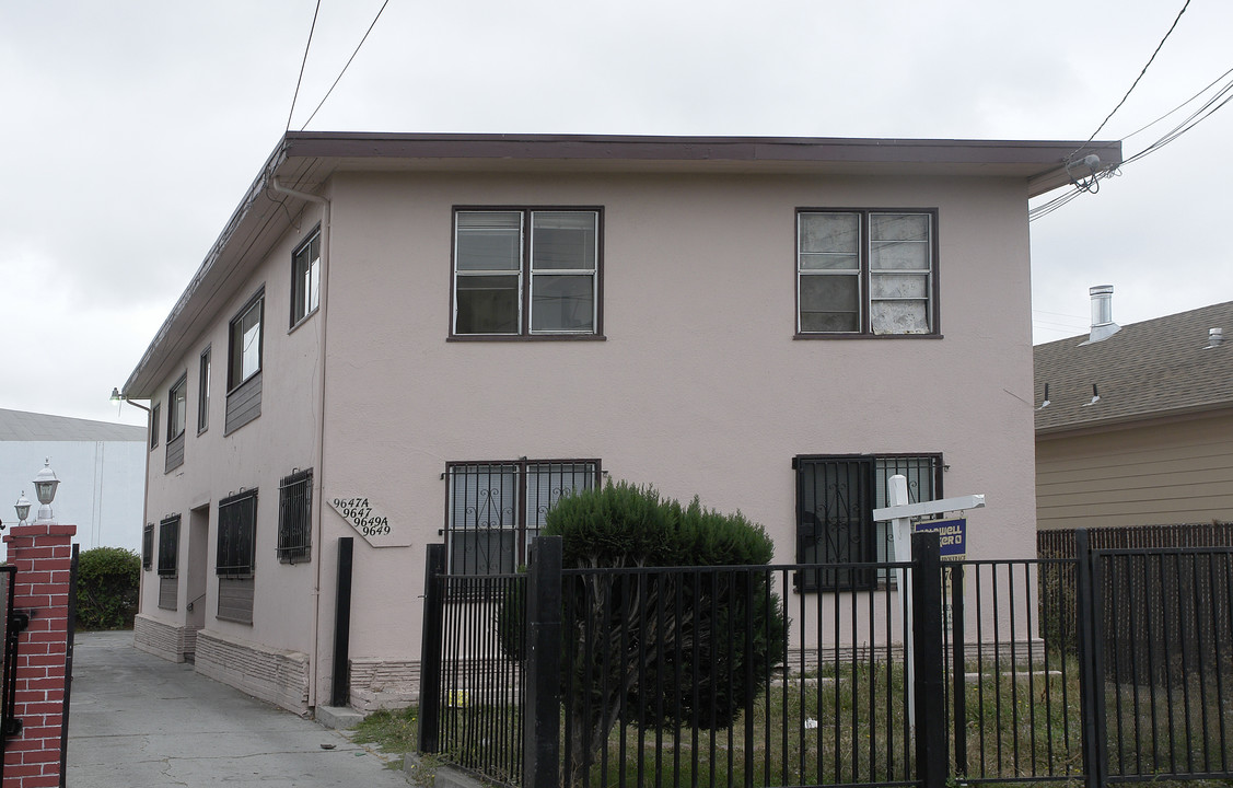 9647-9649 E St in Oakland, CA - Foto de edificio