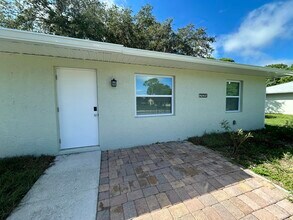 2135 Sibley Ave in Fort Pierce, FL - Building Photo - Building Photo
