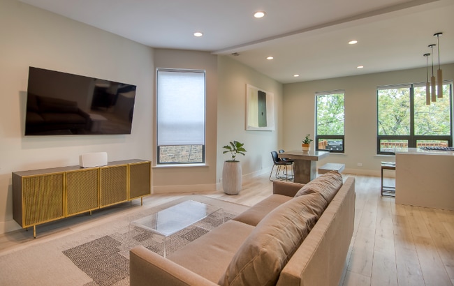 property at 4040 N Kenmore Ave