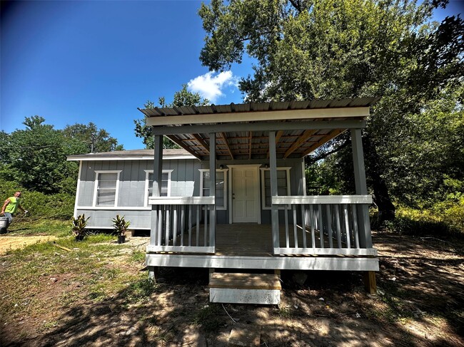 127 12th St in Onalaska, TX - Building Photo - Building Photo